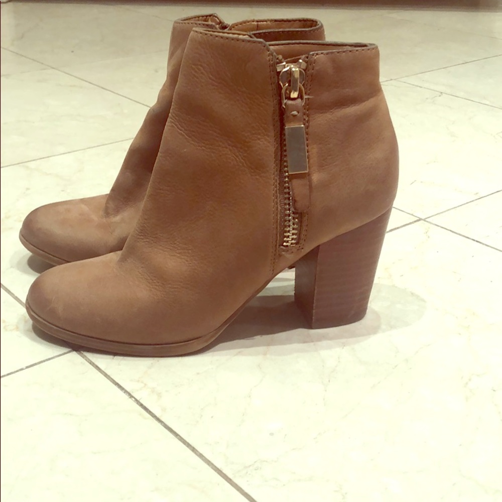 Beige/light brown booties